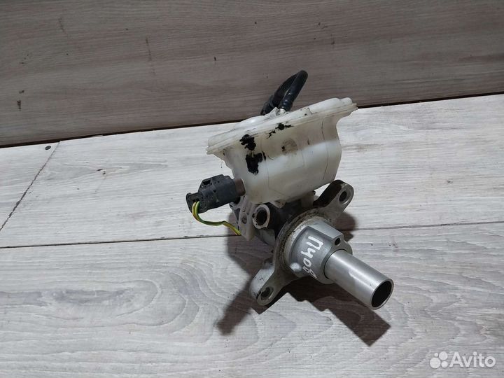 Главный тормозной цилиндр Peugeot 408