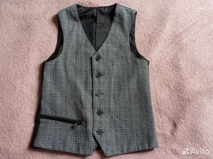 Жилетка для мальчика школьная 2-3 класс
