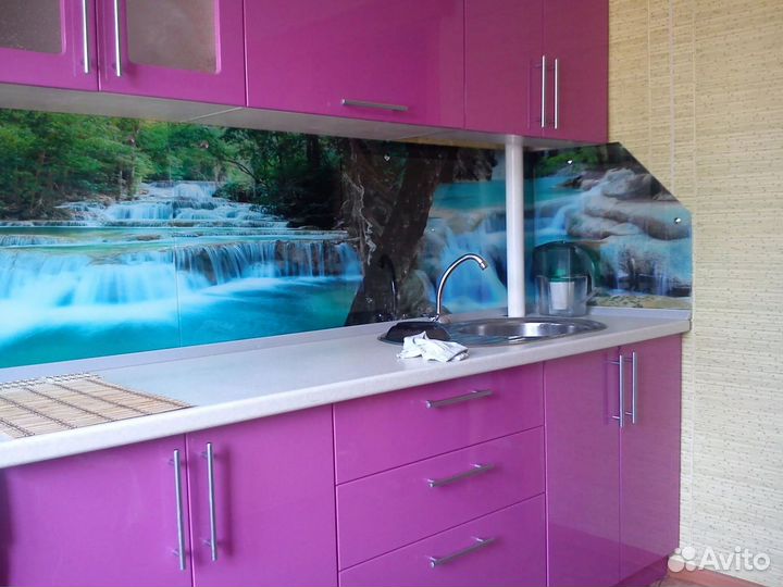 Скинали стеклянный фартук на кухню