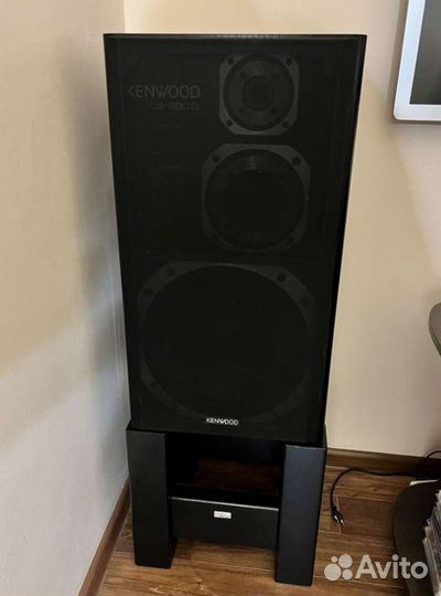 Стойки под акустику (подставки под колонки)