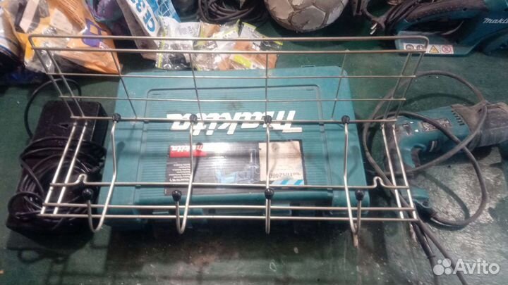 Вешалка металлическая