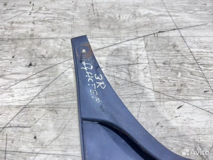 Брызговик задний правый Renault Duster внедорожник