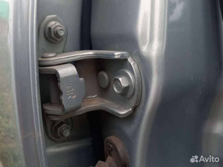 Петля двери nissan almera classic