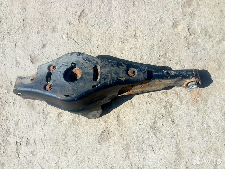 Рычаг подвески задний нижний Volkswagen Passat B6