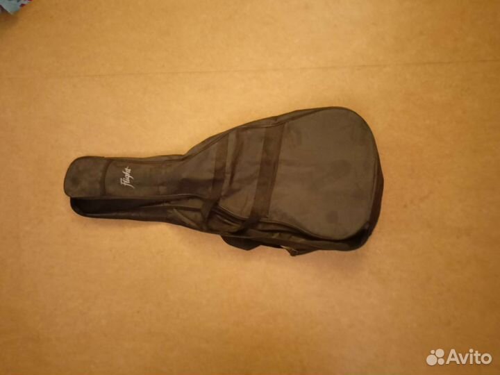 Акустическая гитара