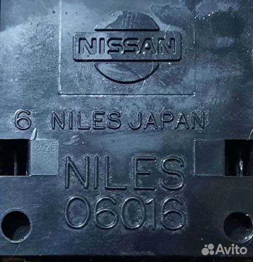 Кнопка аварийной сигнализации Nissan Presage VU30