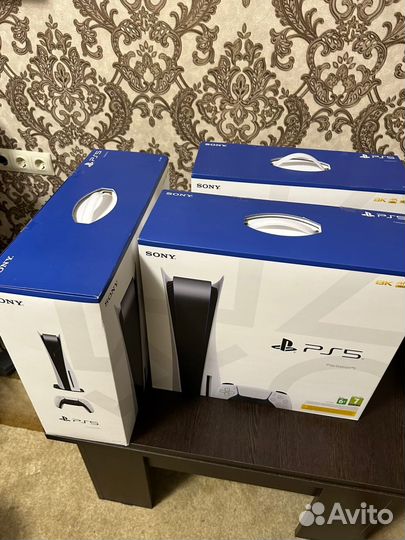 Новая Sony Playstation 5 + Два Новых Диска