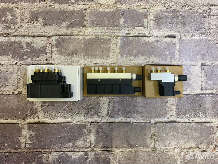 Блок клапанов пневмоподвески Мерседес-Бенз