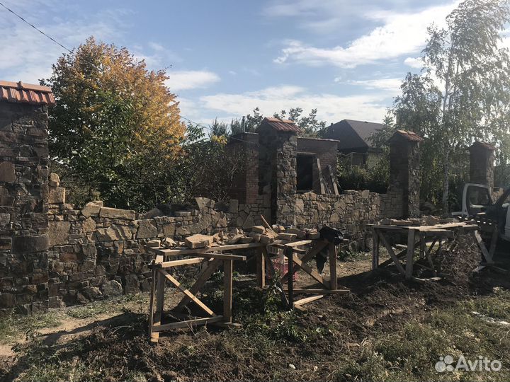 Дикий камень, кирпич, блоки. Фундамент, кровля