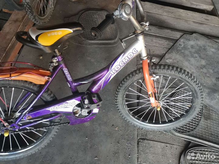 Детский велосипед, в комплекте боковые колесики