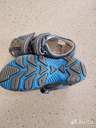 Босоножки для мальчика 27р