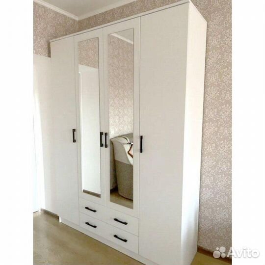 Шкаф с зеркалом