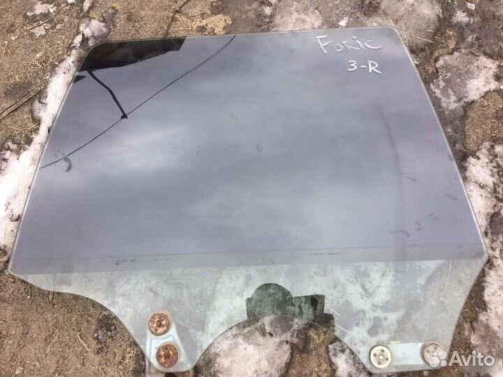 Стекло двери задней правой Subaru Forester S11