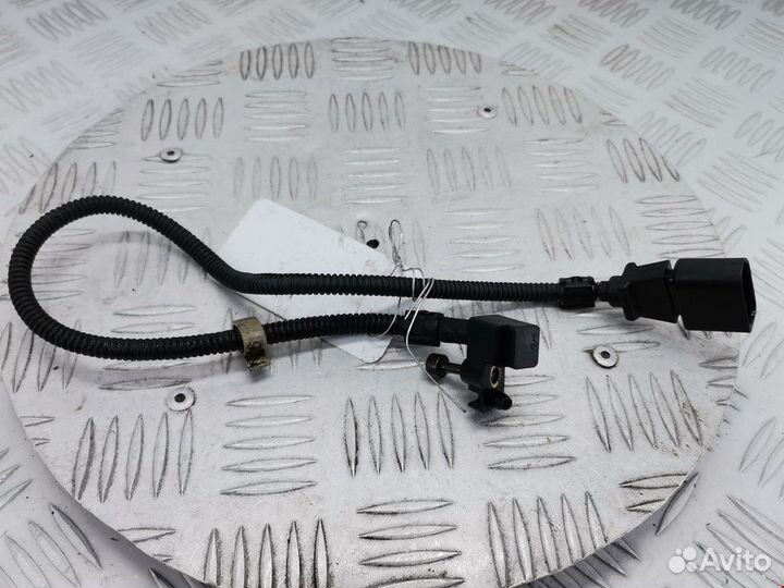 Датчик коленвала для Volkswagen Golf 4 030957147J