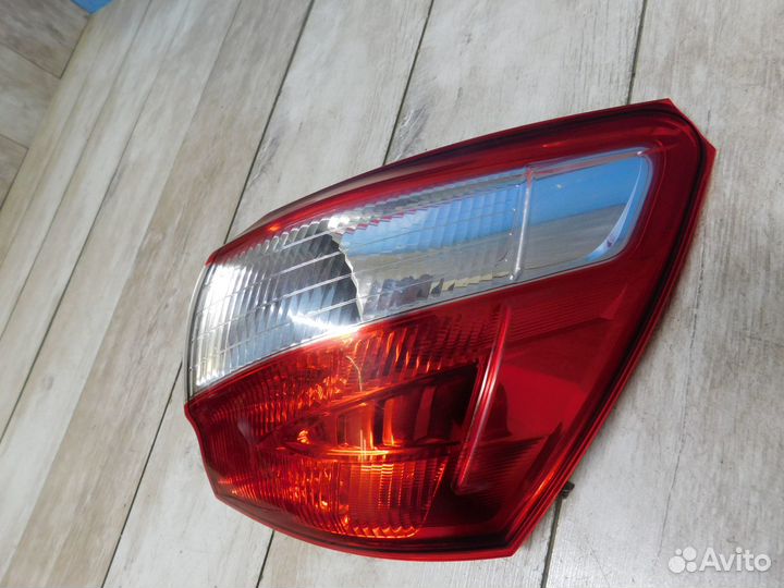 Фонарь наружный правый Nissan Qashqai J10 2006-201