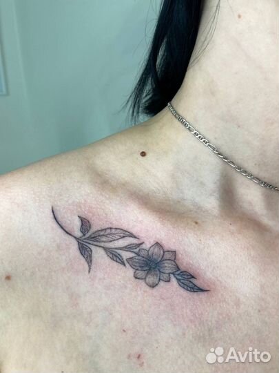 Модель на мини тату