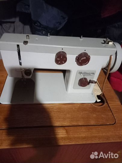 Швейная машина Чайка 143