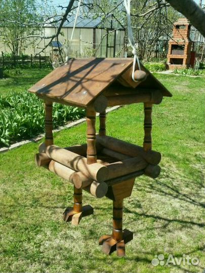 Кормушка для птиц на куриных ножках