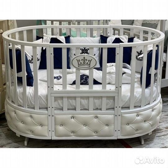 Круглая кроватка с экокожей и короной маятник