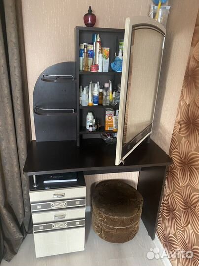 Трюмо с зеркалом бу