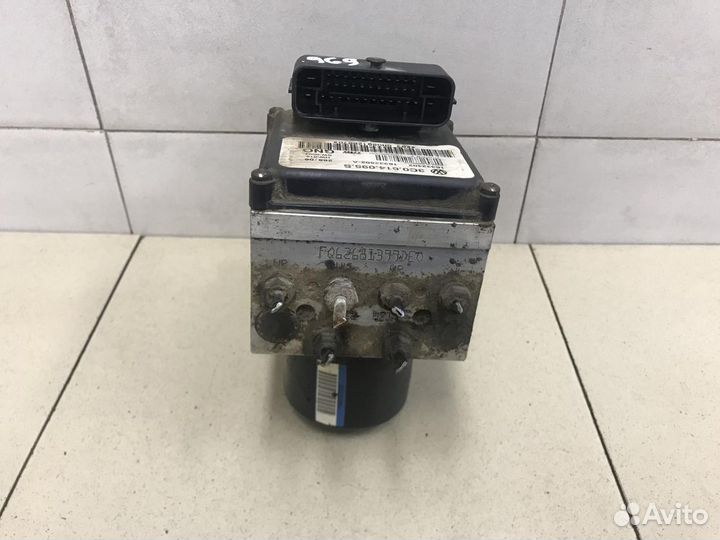 Блок ABS (насос) Passat B6 2005-2010