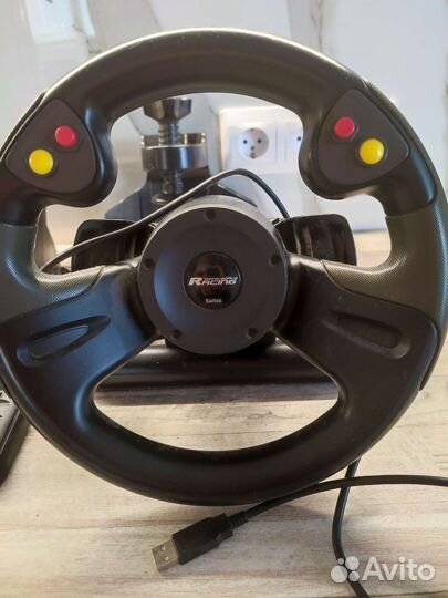 Игровой руль с педалями