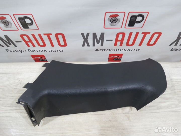 Обшивка задней стойки правая Renault Duster