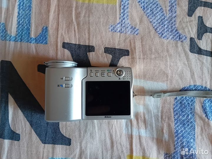 Цифровая фотокамера Nicon CoolPix S10