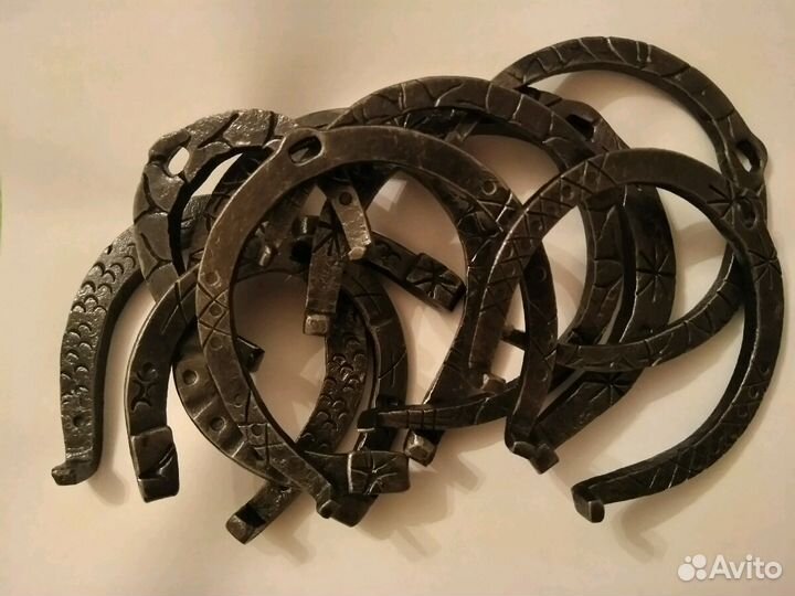 Кованные изделия (подсвечники, подковы разных разм