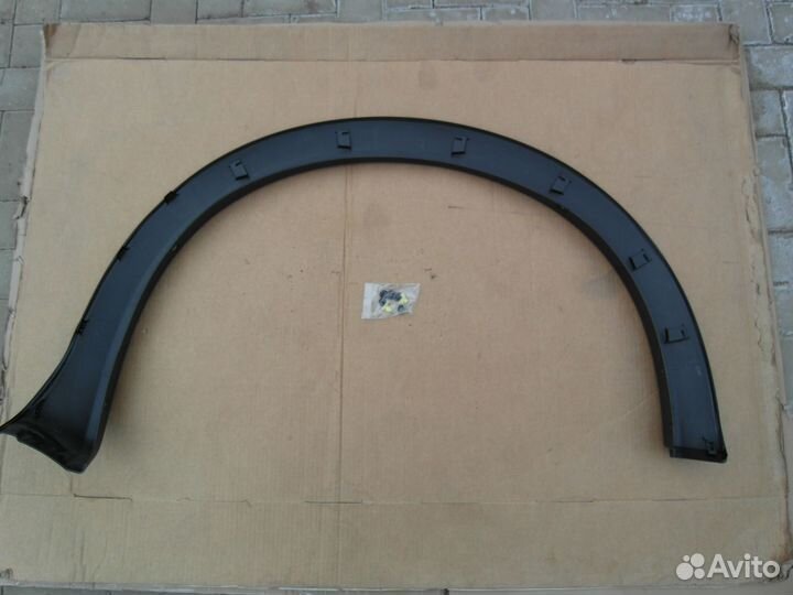 Молдинг крыла зад левый Infiniti QX56/QX80 2010-14