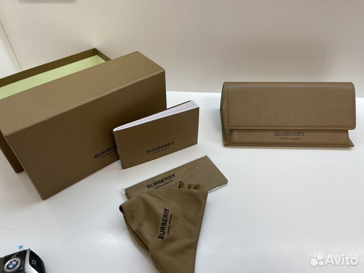 Солнцезащитные очки burberry новые