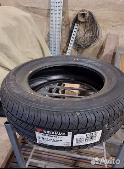 Yokohama BluEarth E70 215/60 R16 95V