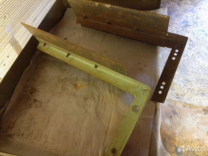 Уголки для полок