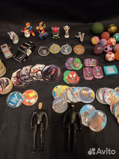 Коллекционные игрушки для ребёнка/фишки