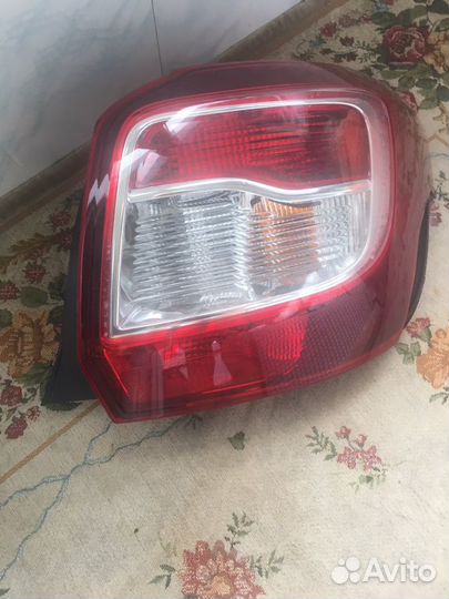 Задний правый фонарь Рено 2021