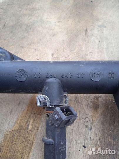 Топливная рампа Peugeot 607 2.2 рестайлинг