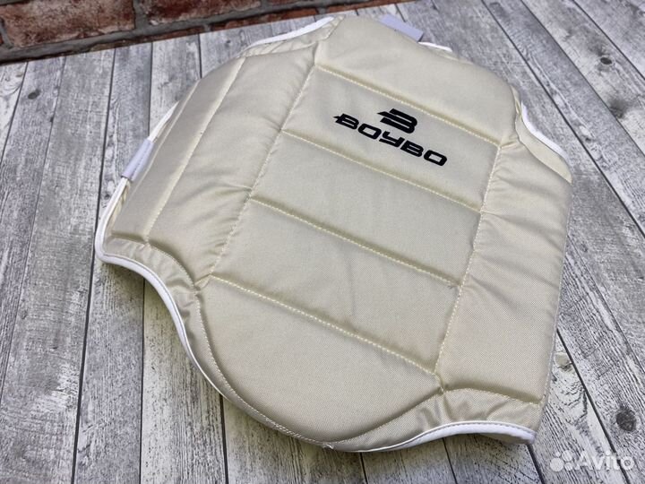 Защита корпуса для каратэ BoyBo белая