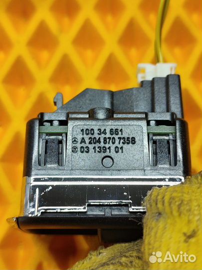 Кнопка стеклоподъемника Mercedes E W212 3.5 2010