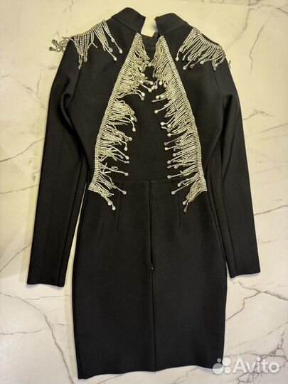 Вечернее платье со стразами на плечах