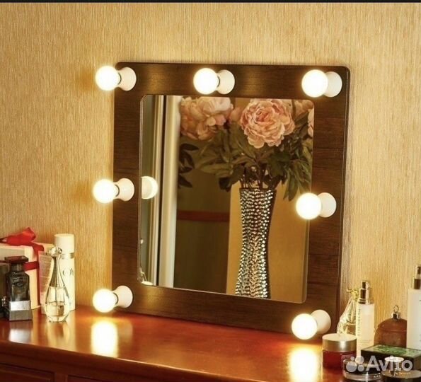 Гримерное зеркало с лампочками