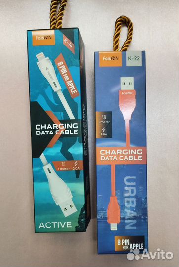 Зарядный кабель на iPhone