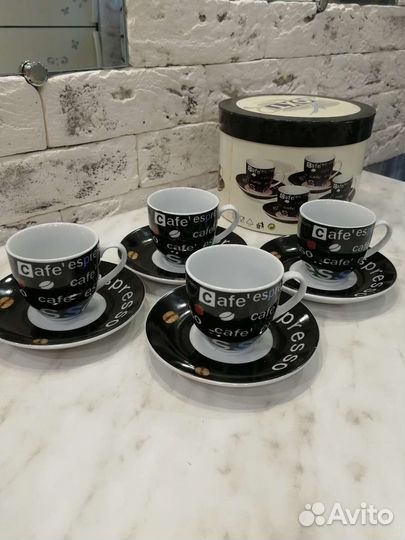 Набор кофейных чашек с блюдцем