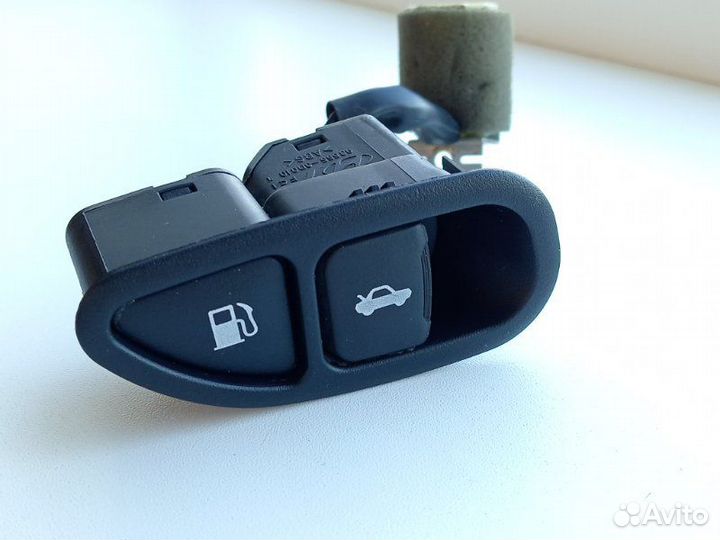 Кнопка открывания багажника Hyundai Sonata EF G4JP