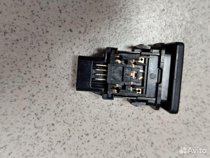 Кнопка блокировки дифференциала Toyota LC 200