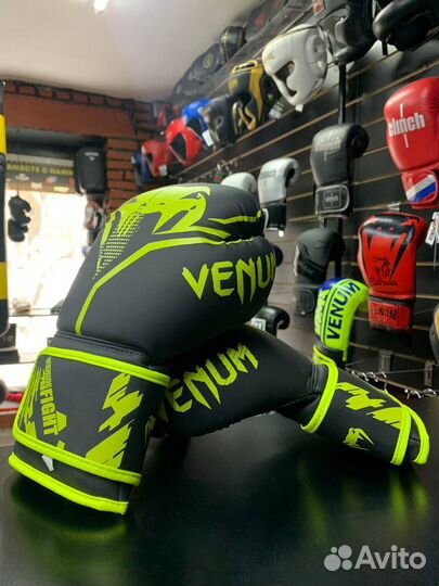 Боксерские перчатки Venum Fight