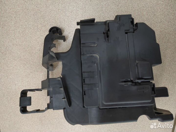 Блок предохранителей акб VW Polo Sedan