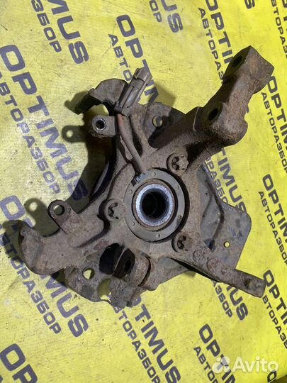 Поворотный кулак правый Opel Astra G