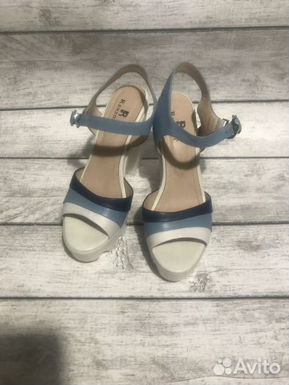 Босоножки женские 39 размер новые