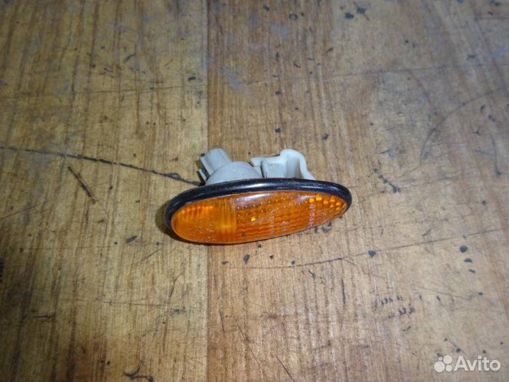 Повторитель поворота на крыло левый Mitsubishi RV