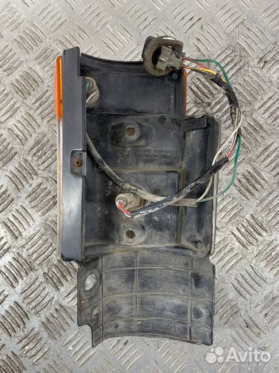 Поворотник левый Mitsubishi fuso Super Great 1994